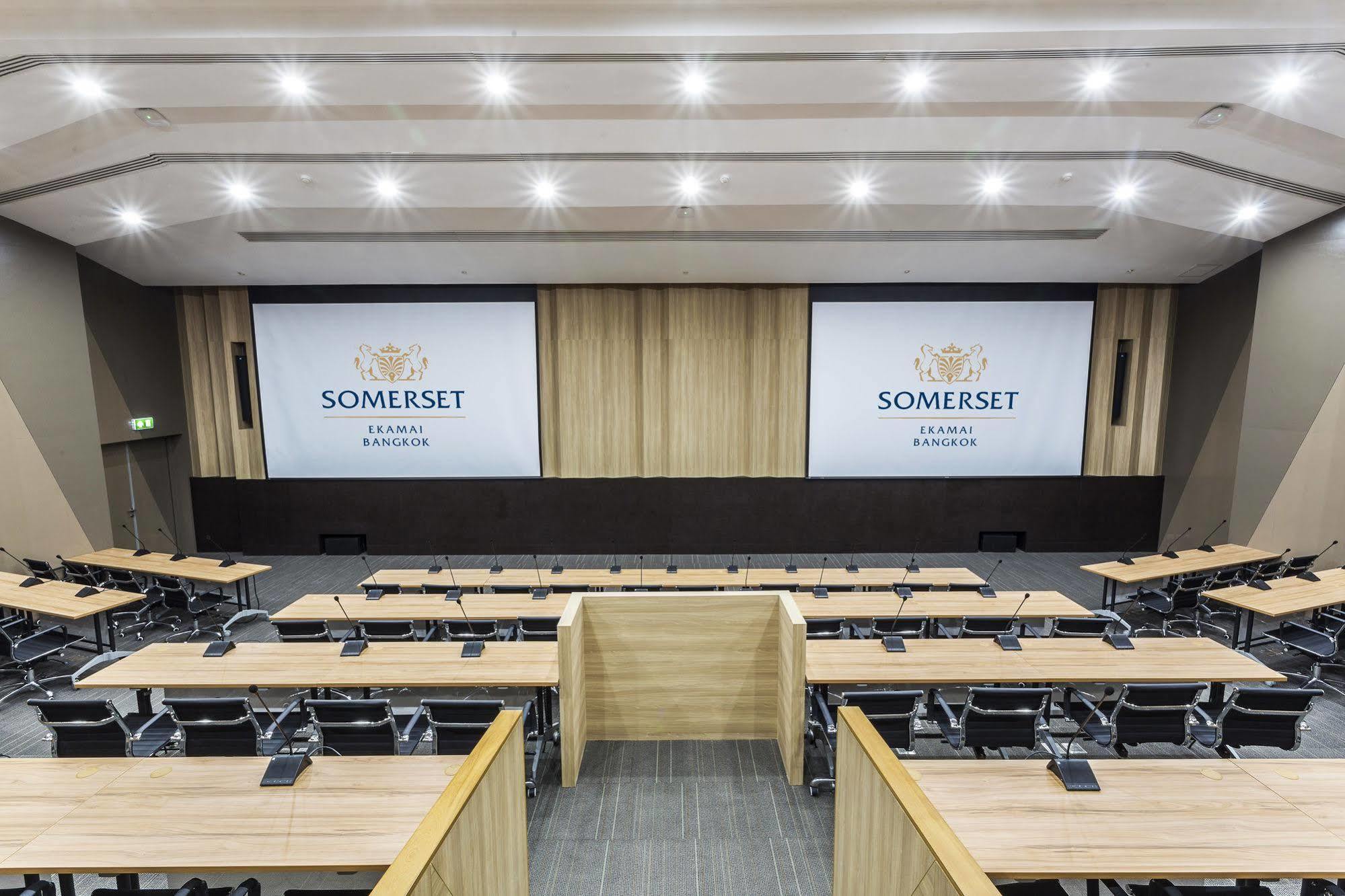 Somerset Ekamai דירה בנגקוק